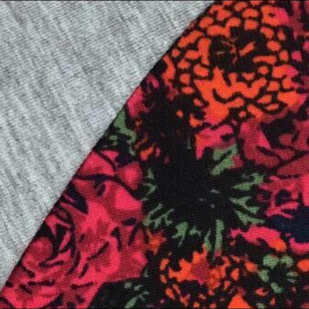 LuLaRoe Randy XS - Baseball tee NWT 🌹Roses - Picture 2 of 2
